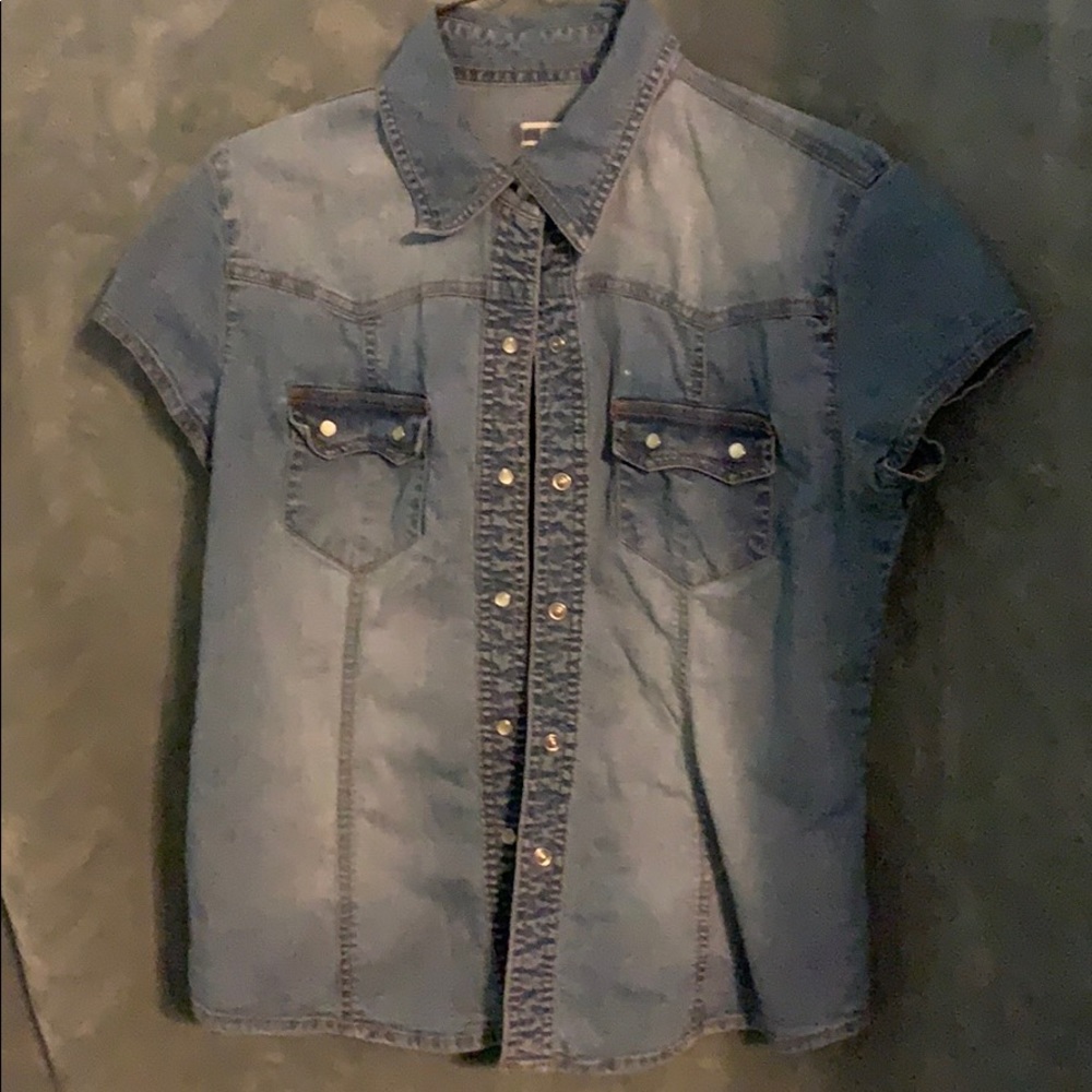 GAP Pearl-snap denim short sleeve button up